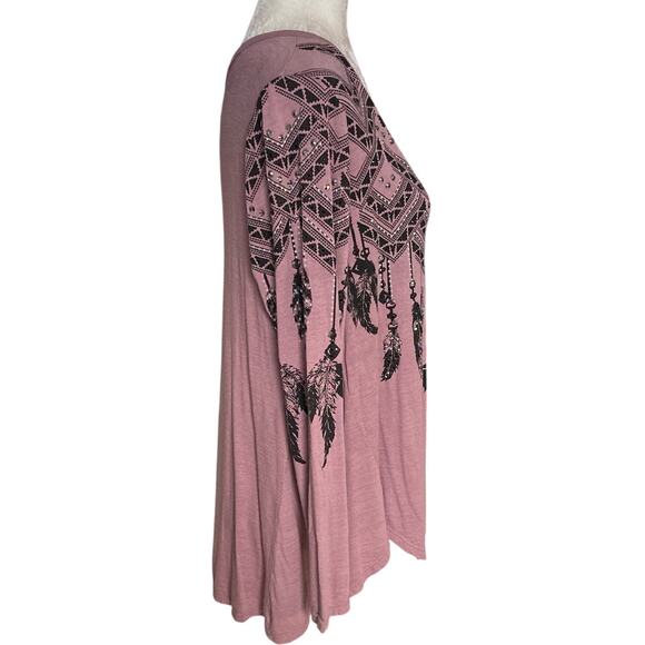 Vocal rhinestone graphic tunic top, ladies mauve medium tribal feather print - Picture 3 of 8